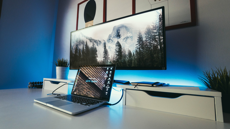 Innovative Panel resizing ORYZA FRONTIER has launched new eye catching displays with innovative panel resizing technology. It provides ultra wide display as a ne concept of display with space saving and ensures optical visual effects. | オリザ・フロンティア株式会社